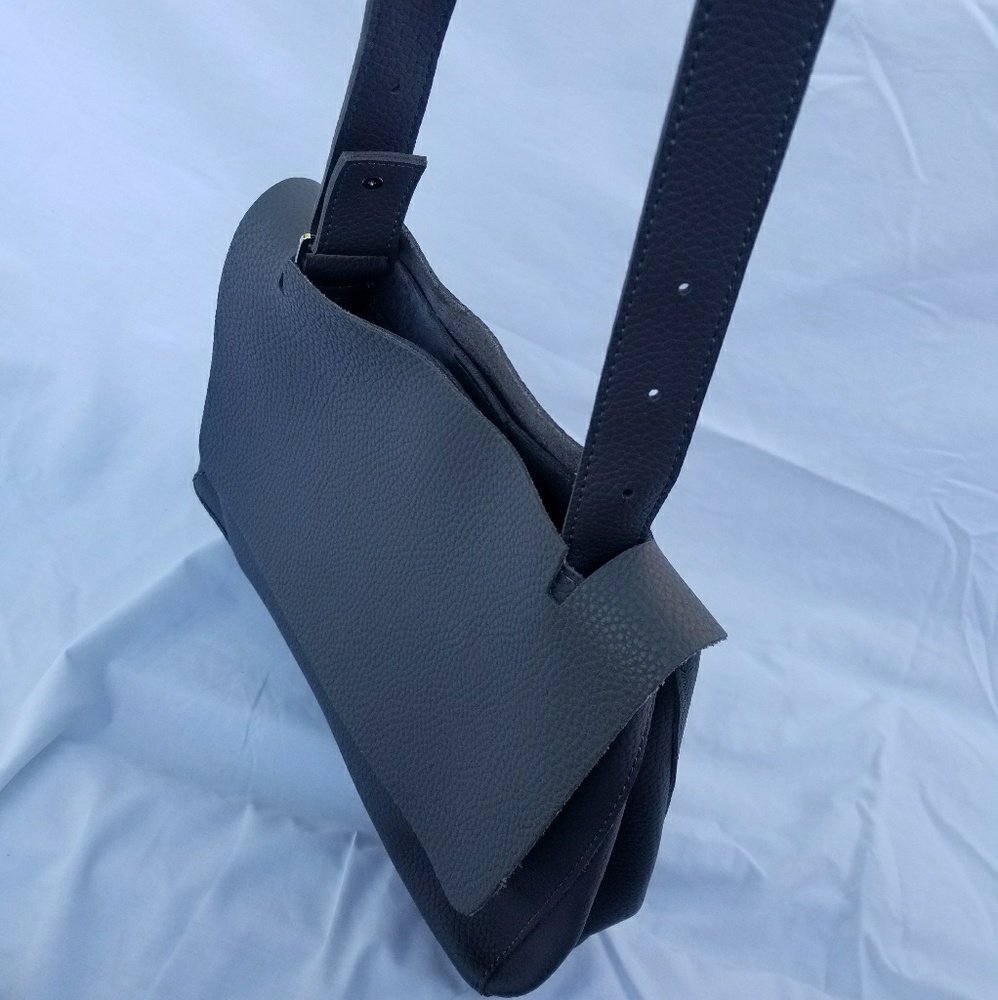 💕Sold💕Grey shoulder bag