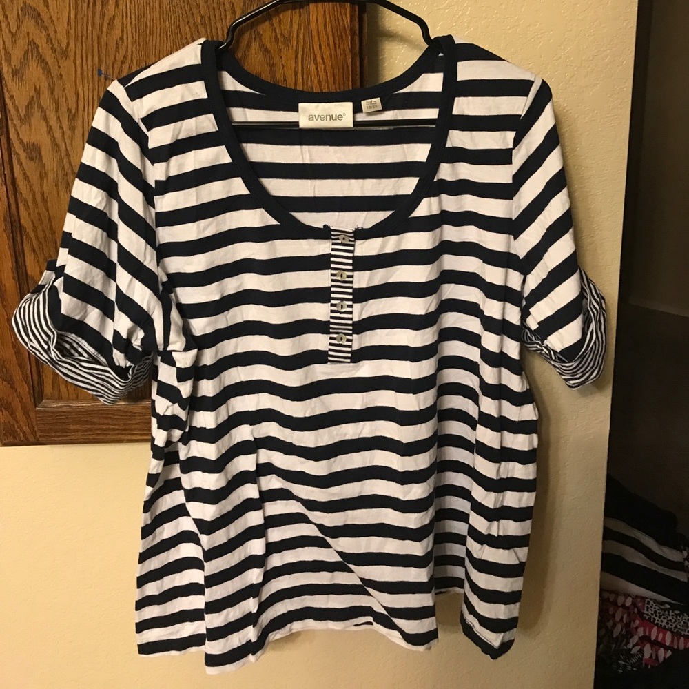 Avenue Black and White striped shirt 18/20