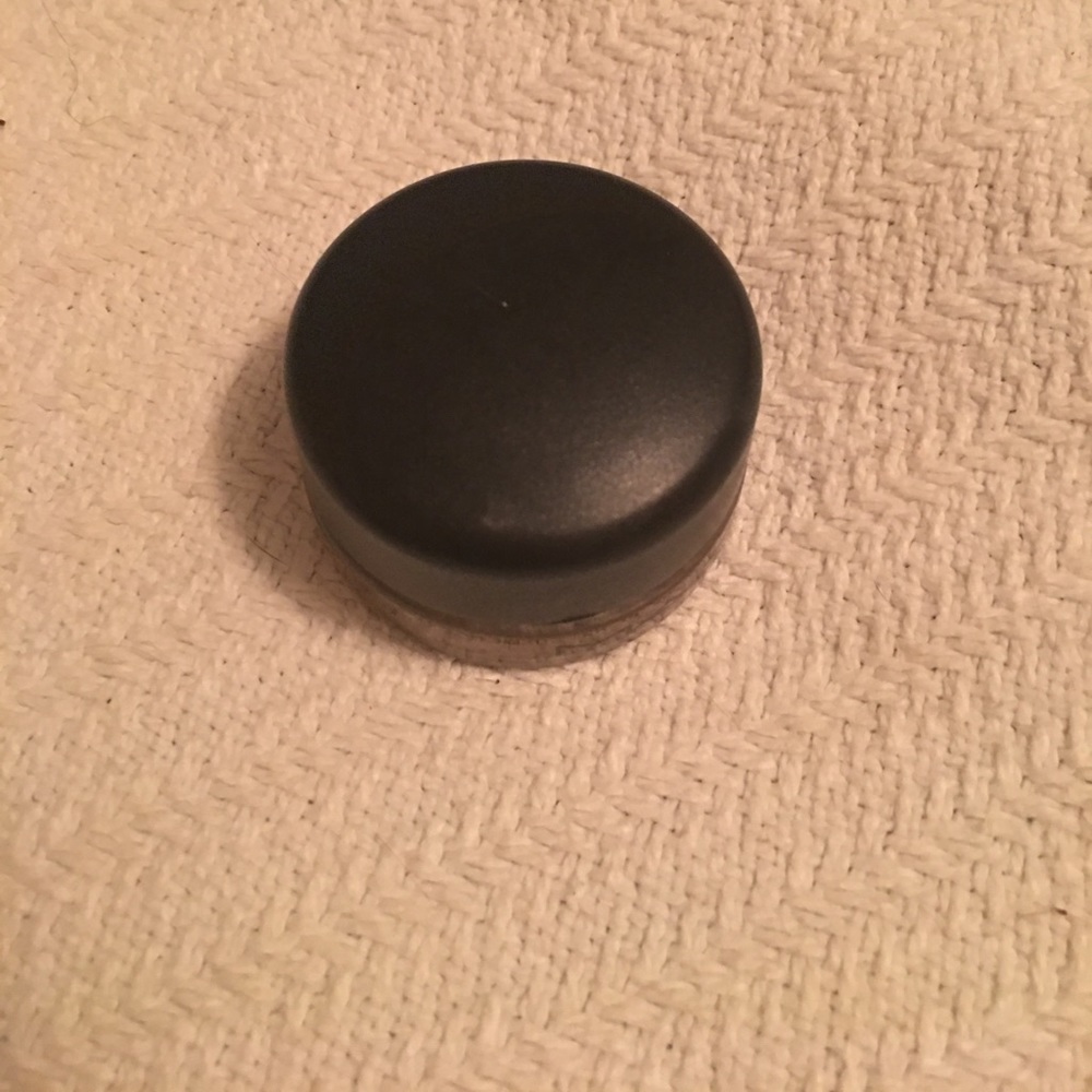 MAC Paint Pot in Groundwork