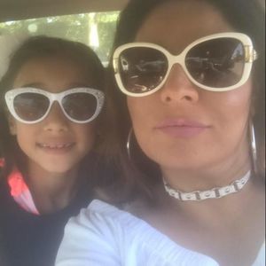 Meet your Posher, Mena