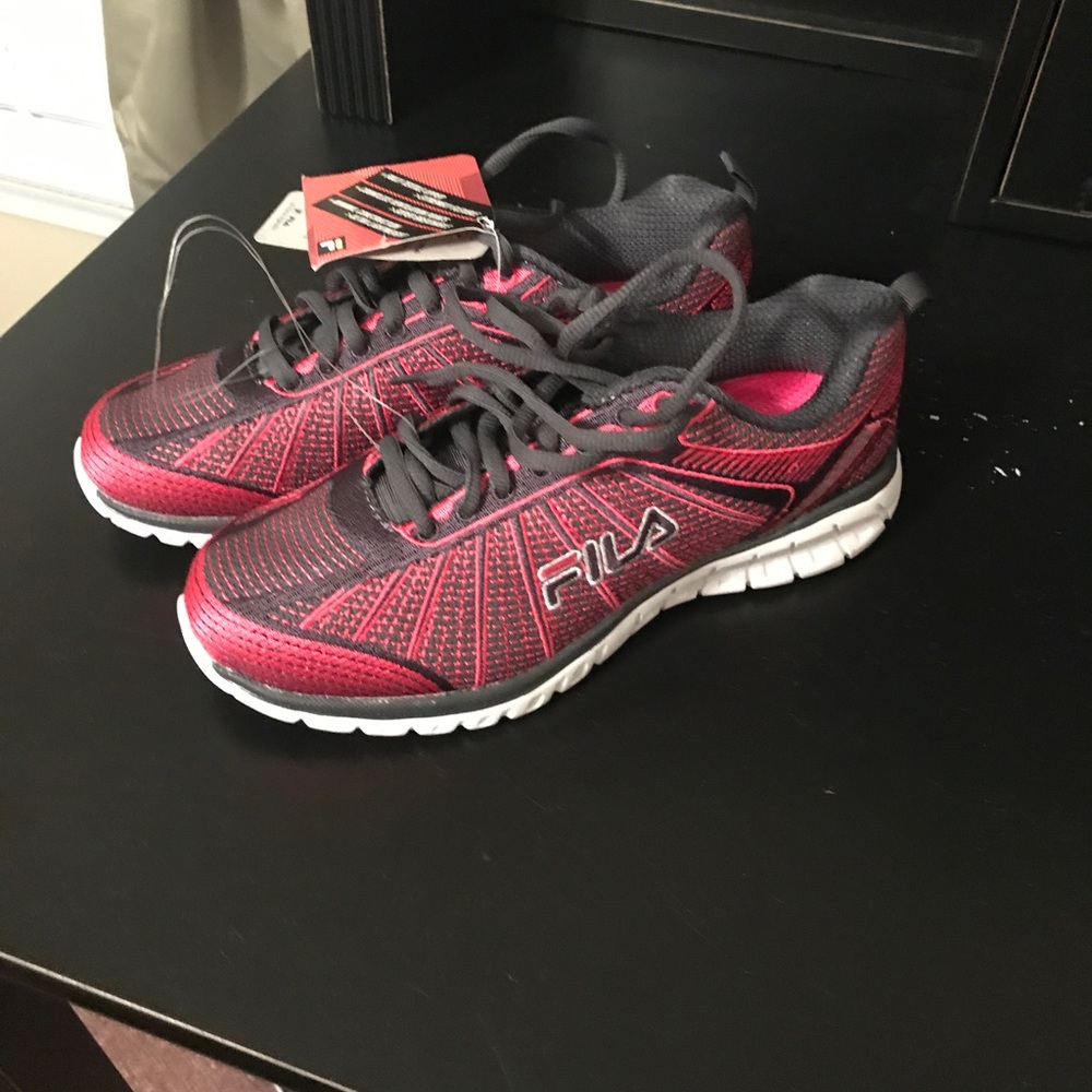 Fila tennis shoes size 7.