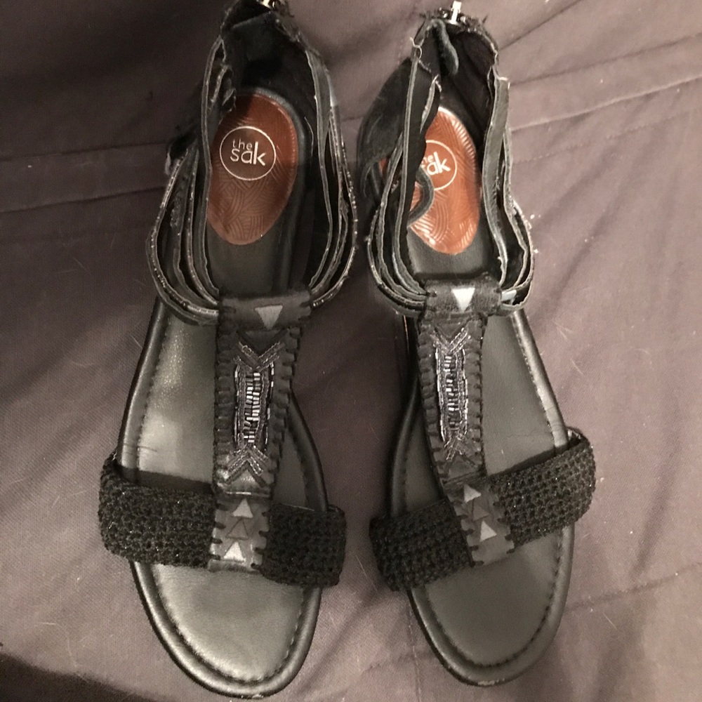 Black t-strap 1" sandal