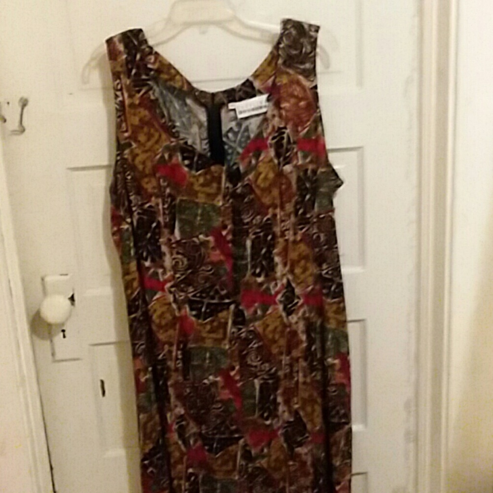 WOMEN'S SLEEVELESS DRESS SIZE 24