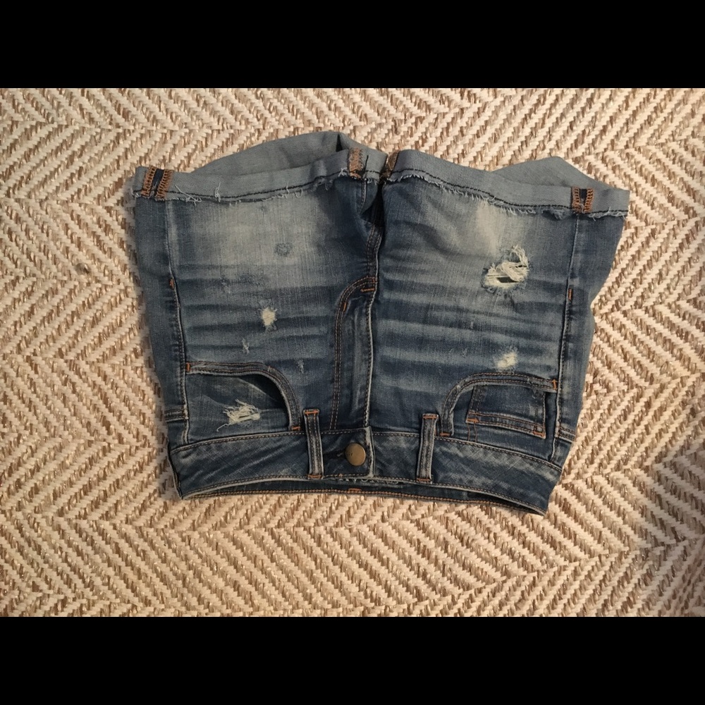 Cute distressed STRETCHY American Eagle shorts