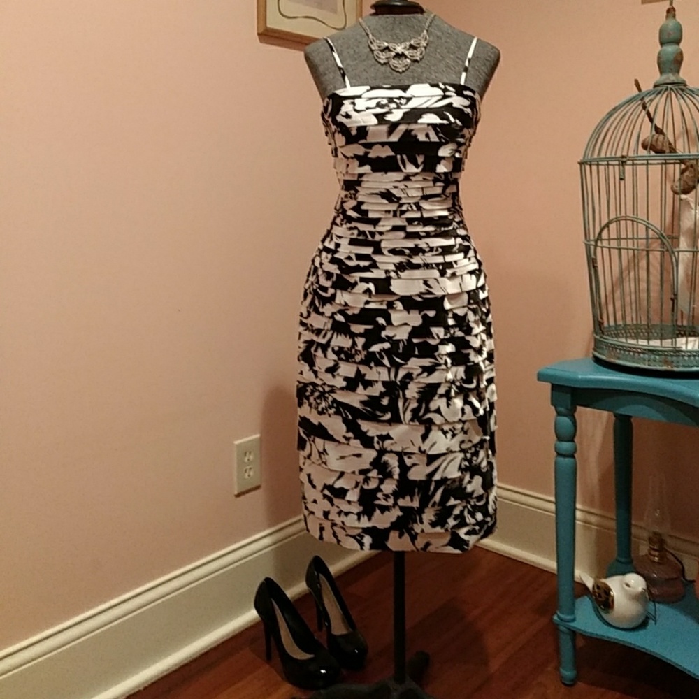 White House Black Market Tiered Dress