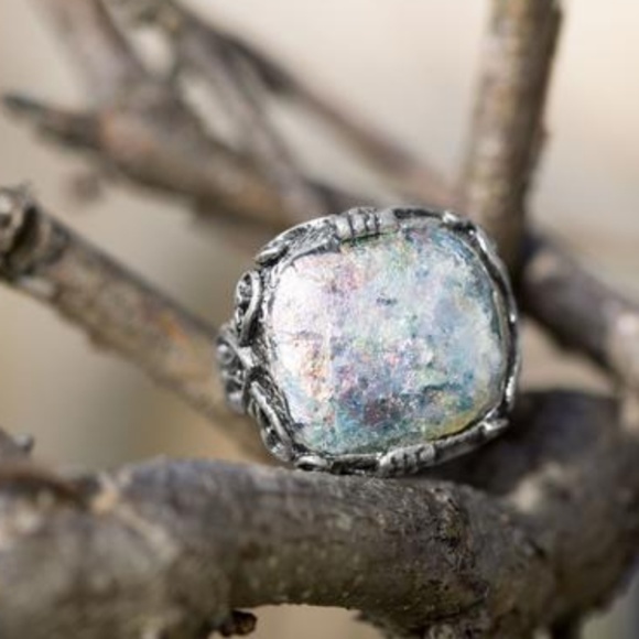 ORNATE LARGE SQUARE ROMAN GLASS RING - Picture 3 of 3