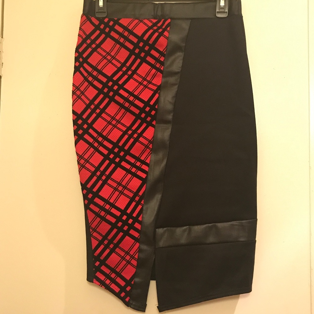 ✨‼️PRICE REDUCED‼️✨ NWOT Knee-Length/Pencil Skirt
