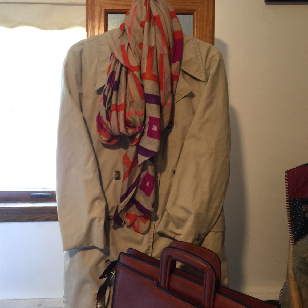 Gorgeous Vintage Trench coat