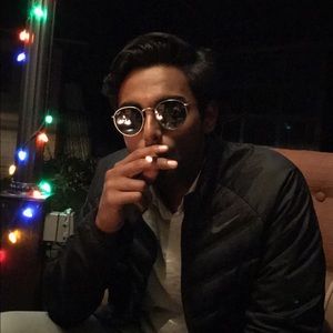 Meet your Posher, Avaish