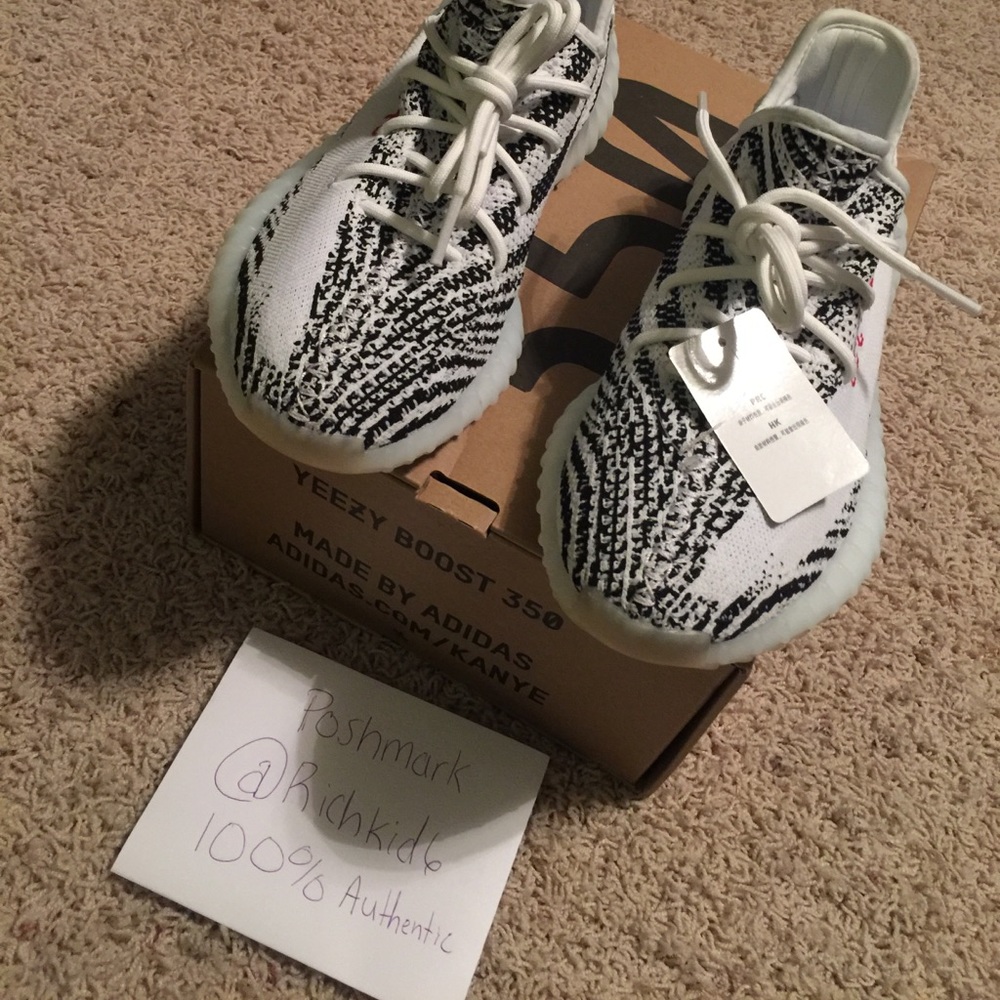 YEEZY 350 V2 ZEBRAS SIZE 9.5