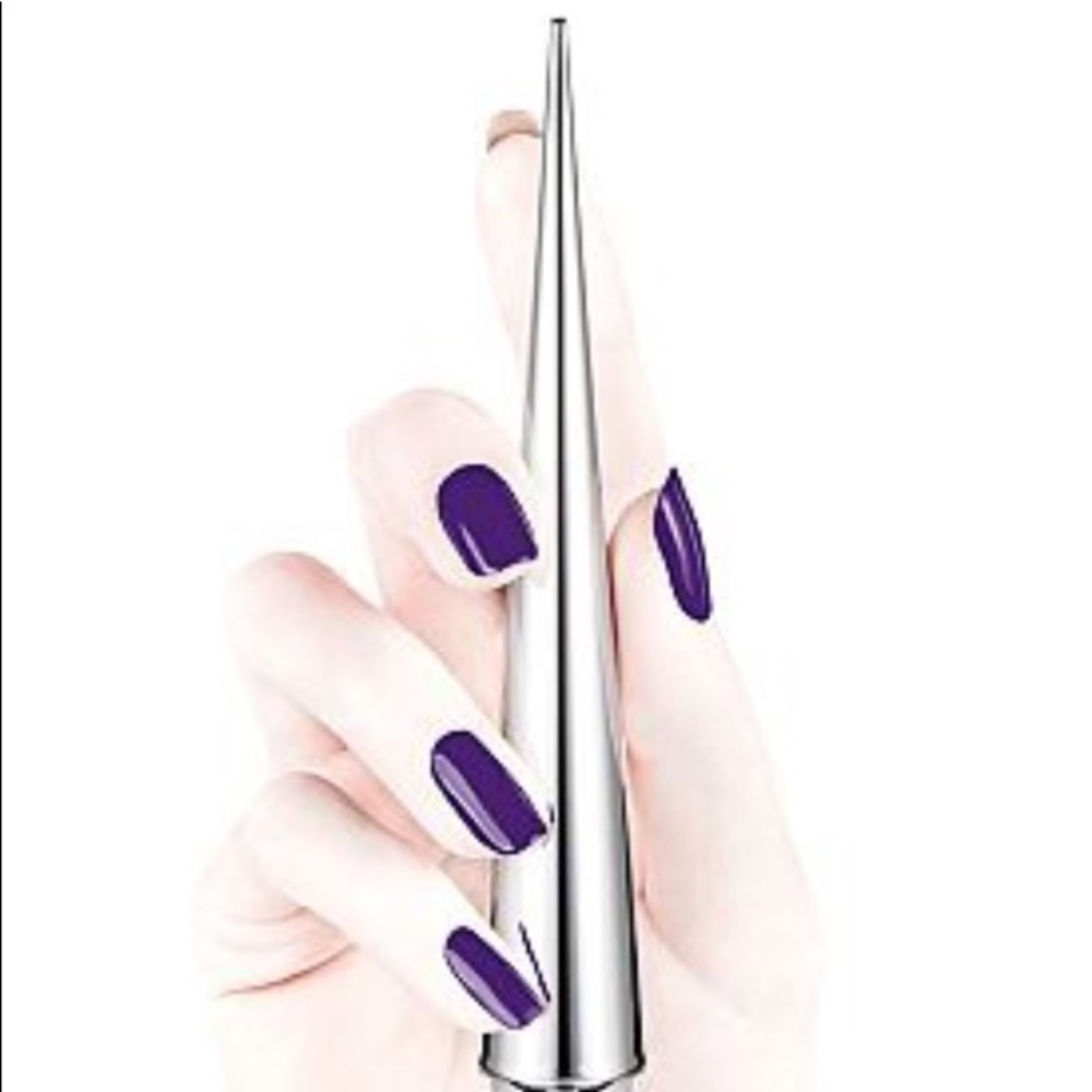 Christian Louboutin Nail Color in Lova