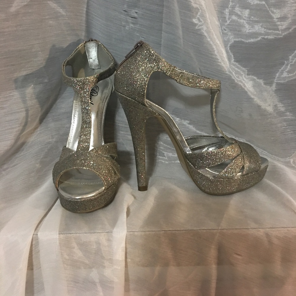 Silver glitter high heel shoes