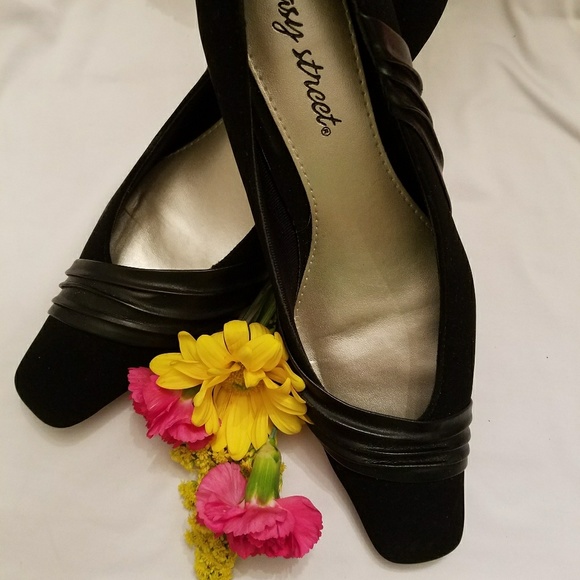 🦋3/$20🦋 Easy street heels by Woman Within - Picture 2 of 8
