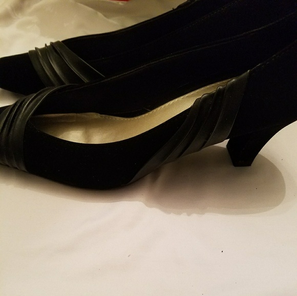 🦋3/$20🦋 Easy street heels by Woman Within - Picture 4 of 8