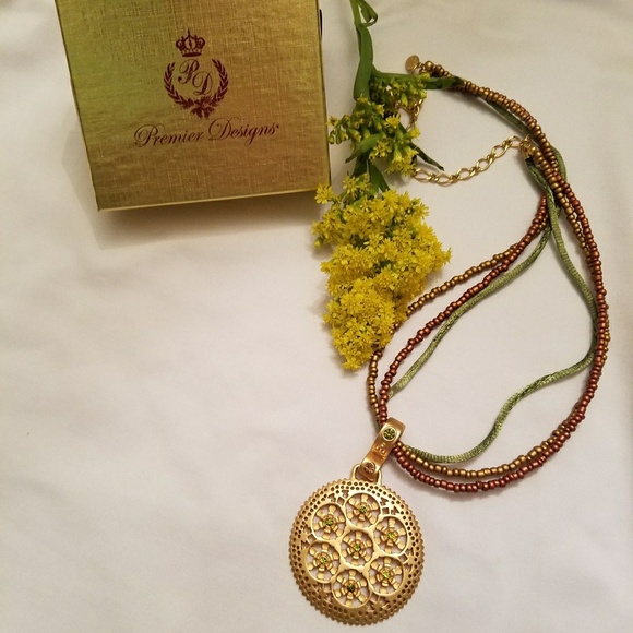 🦋3/$20🦋 Retired Premier Necklace - Picture 2 of 8