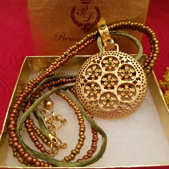 🦋3/$20🦋 Retired Premier Necklace - Picture 6 of 8