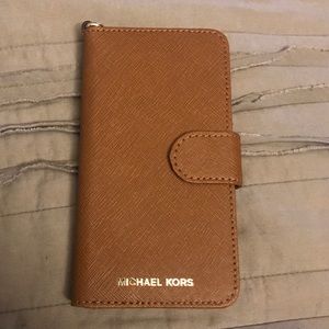 Michael Kors Iphone 7 wallet/case
