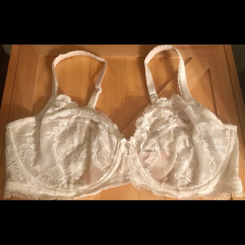 Victoria Secret Body by Victoria Lace Bra 38DD