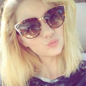 Meet your Posher, Lauren