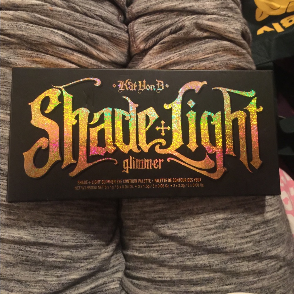 Shade and light glimmer Eye contour palette