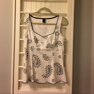 Sleeveless A line top with flattering neckline.