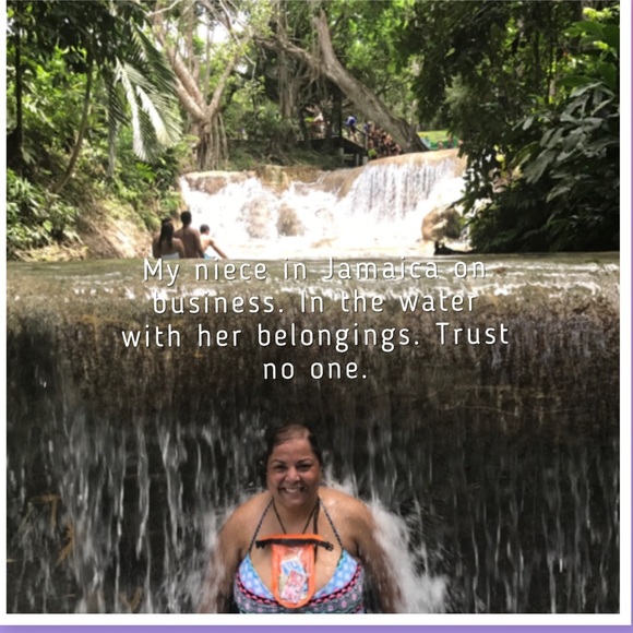 Waterproof Phone Bag. Works 💯 Percent. Tested - Picture 3 of 4