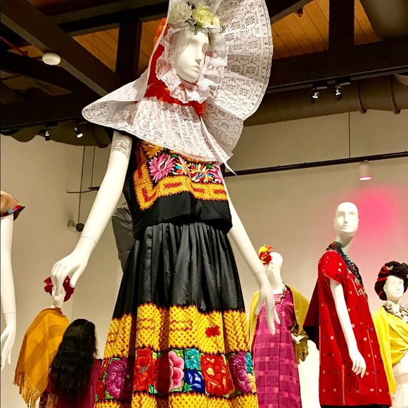 Fashion History Show & Tell: Frida Kahlo Wardrobe - Picture 3 of 8