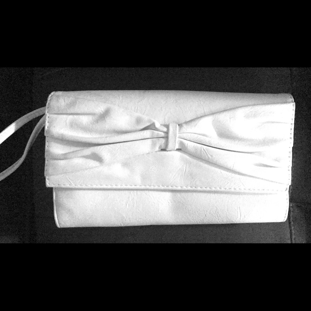 NEW - Wristlet from the Limited