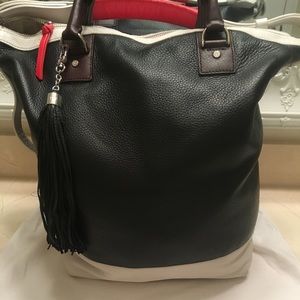 NWOT - DVF large leather shoulder crossbody bag