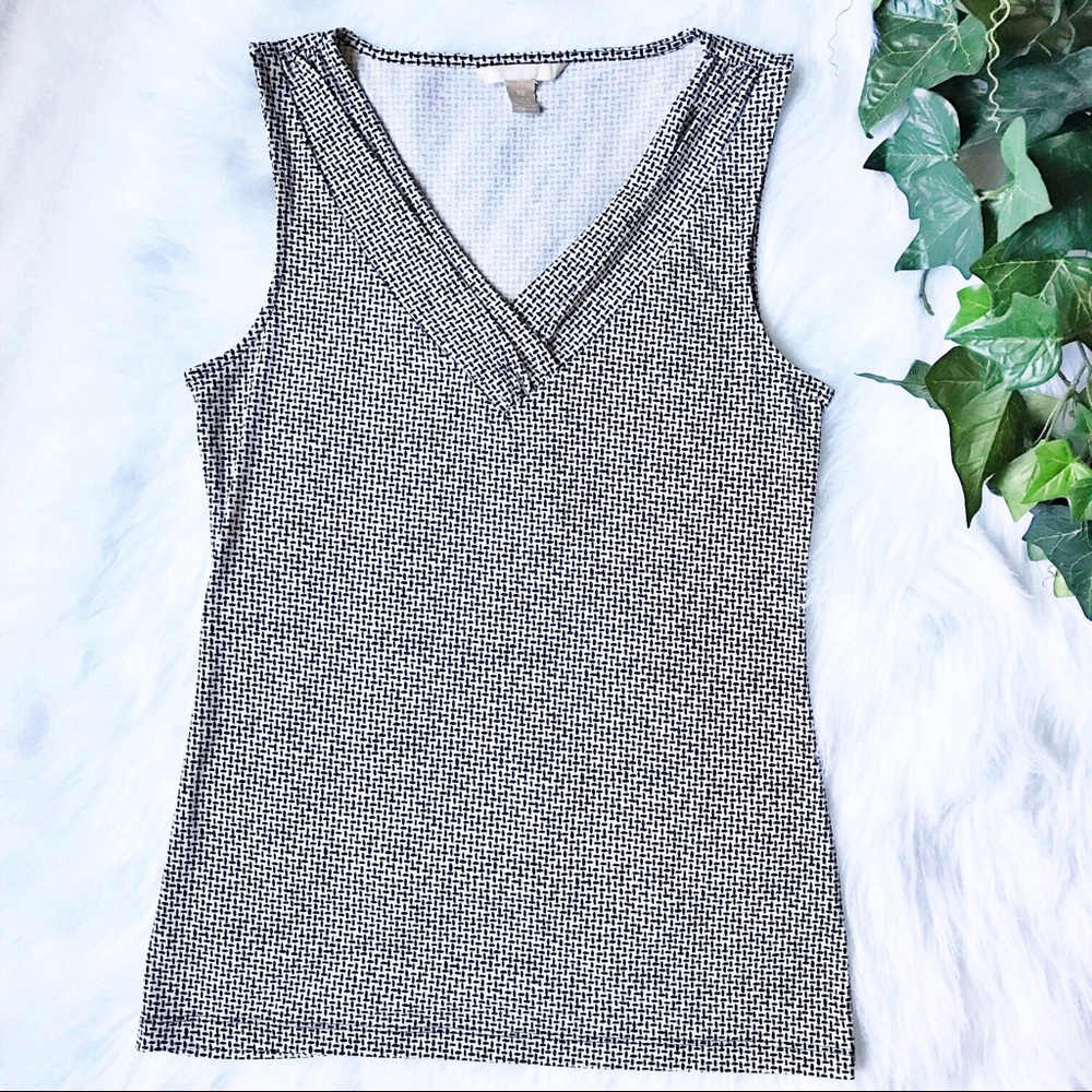 Banana Republic Vneck Houndstooth Check Tee