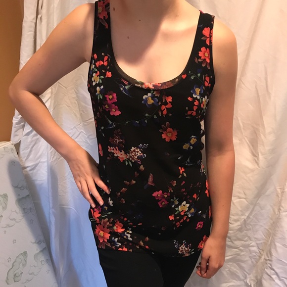 Express shirt with beautiful flower pattern - Picture 1 of 2