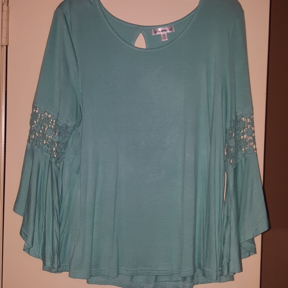 Aqua colored tunic top