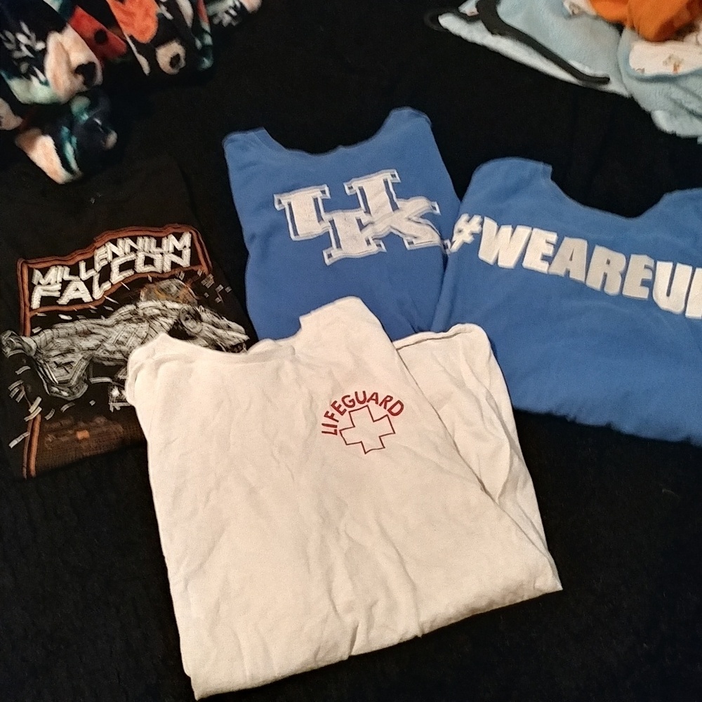 Lot of 4 junior t shirts