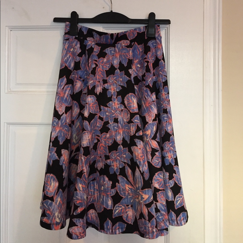 Skirt with floral print