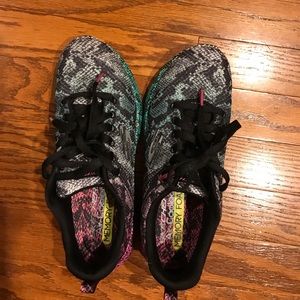 Skechers memory foam shoes Woman's size 6