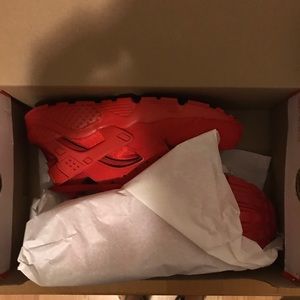 Huraches New all red size 6Y (women's 7.5)