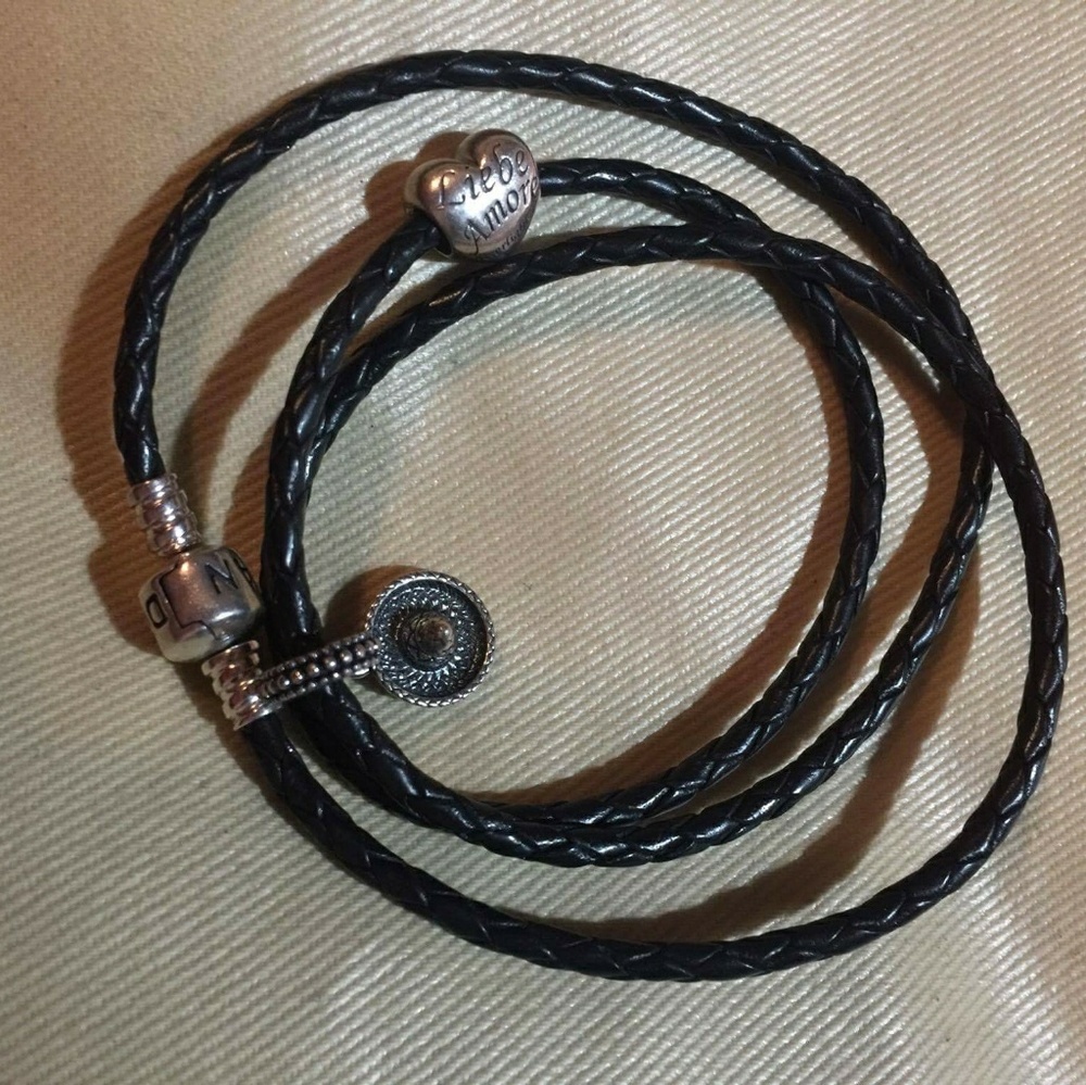 🚫SOLD🚫Discontinued Pandora Bracelet With charms