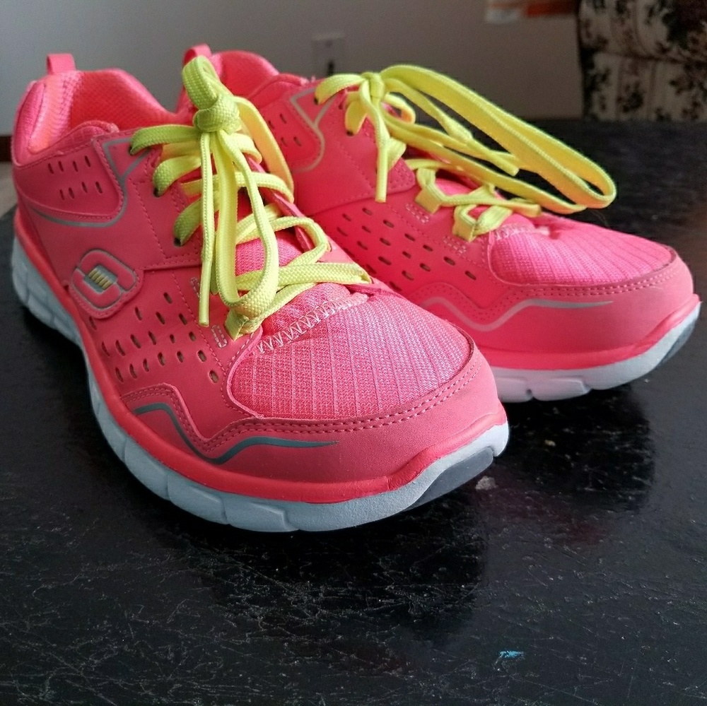 7.5 Skechers Memory Foam Shoes