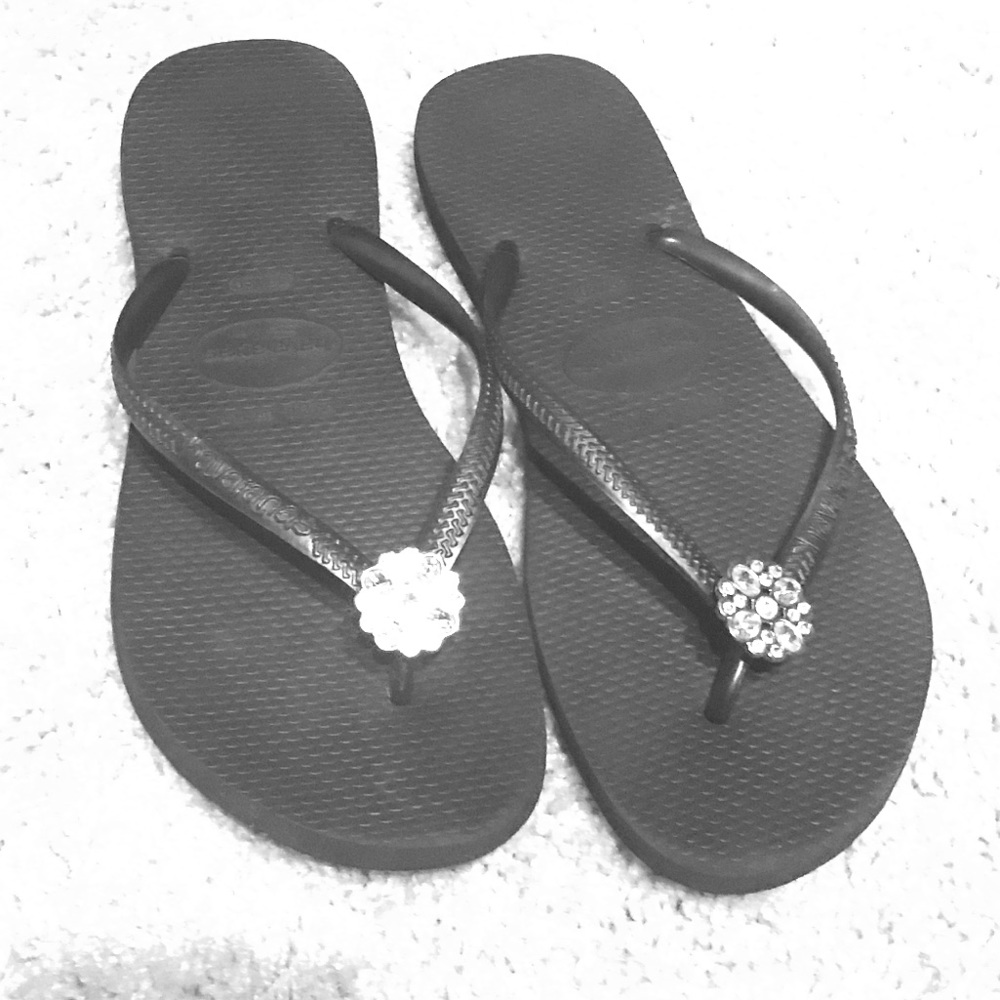 Havaianas Black w rhinestone flip flops