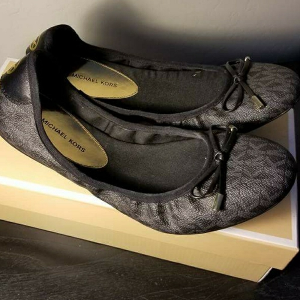 Michael Kors logo ballet flats size 9
