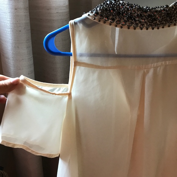 Lush Cream open shoulder blouse - Picture 3 of 4