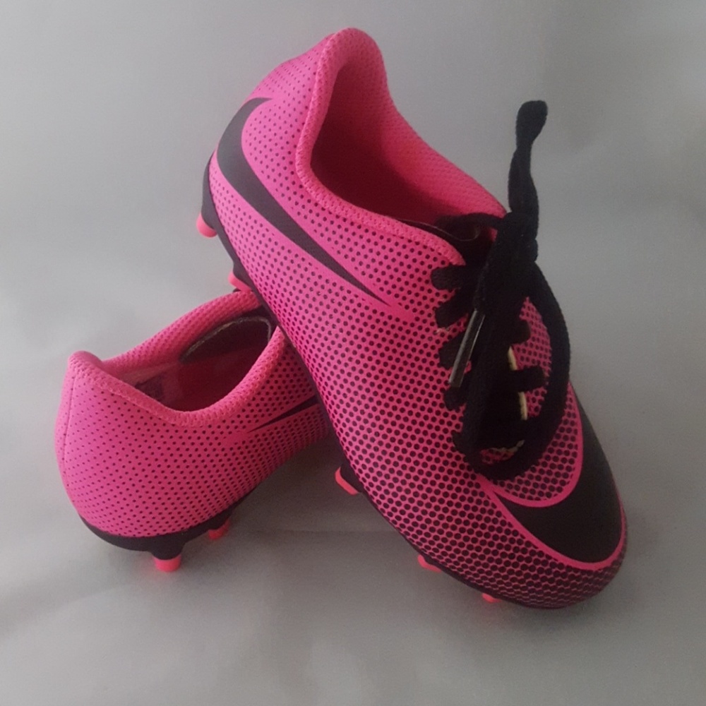 NWOT TODDLER GIRLS NIKE SOCCER CLEATS