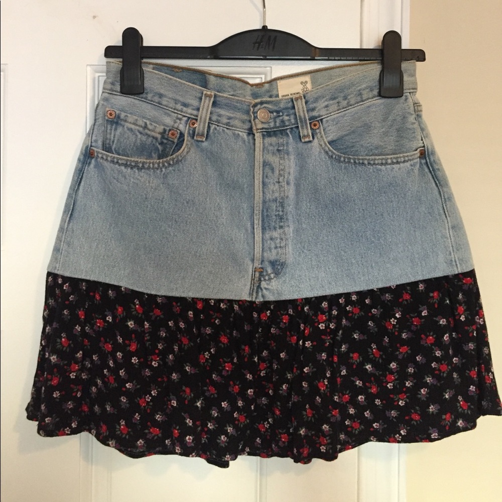 Levi's denim skirt in boho chic style