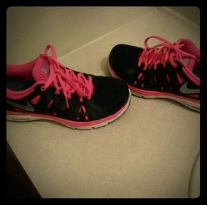 Like new Women's Nike Tennis shoes