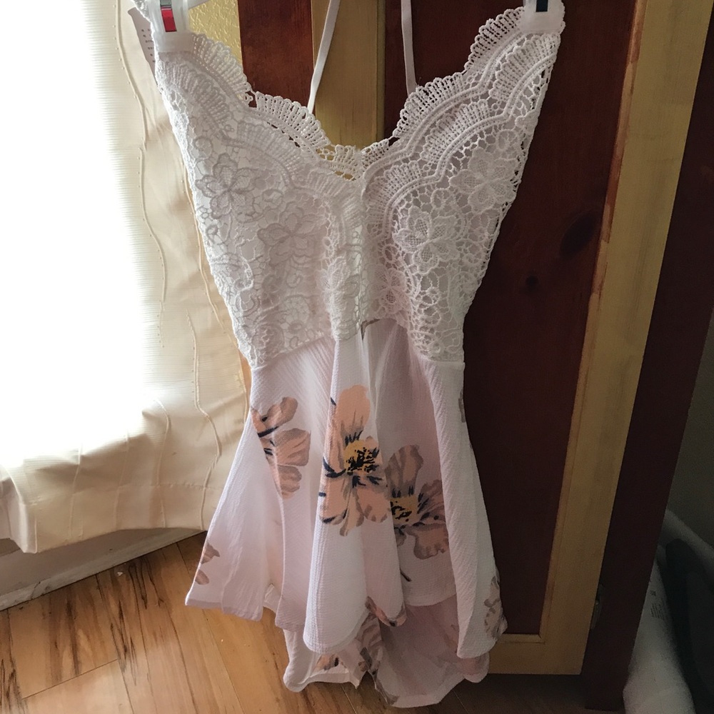 Flattering Floral Crochet Bodice -Romper- , S NWT