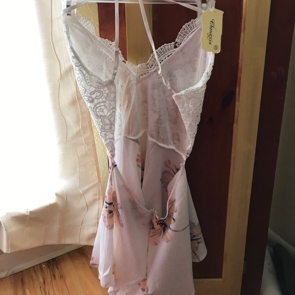 Flattering Floral Crochet Bodice -Romper- , S NWT - Picture 2 of 5