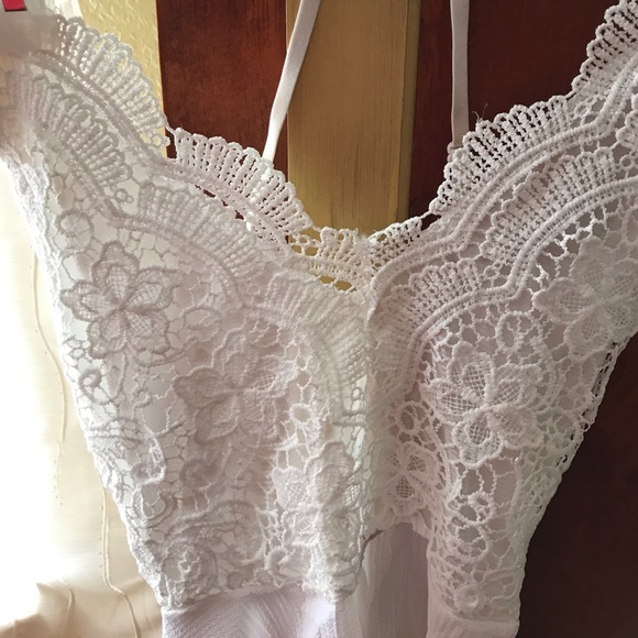 Flattering Floral Crochet Bodice -Romper- , S NWT - Picture 4 of 5