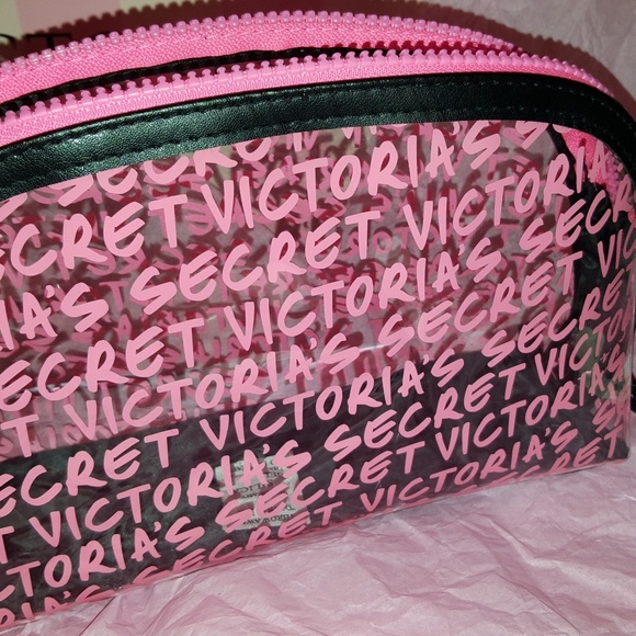 Bnwt vs cosmetic bag - Picture 1 of 3