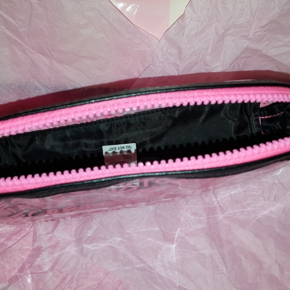 Bnwt vs cosmetic bag - Picture 2 of 3