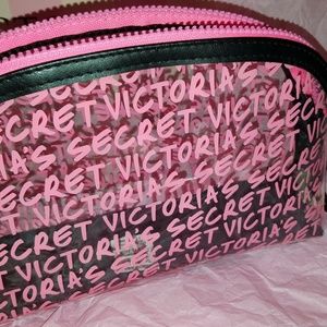 Bnwt vs cosmetic bag